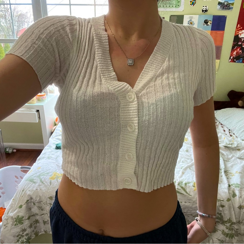 Cropped V neck Button down